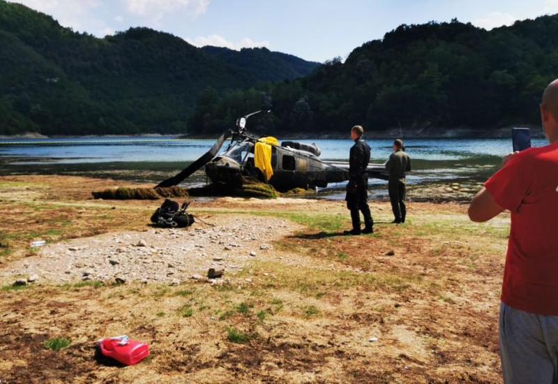 Srednji prst s tri prsta ili Kako bi budalasti patrioti kupovali helikoptere